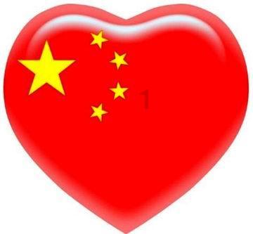 太冲动！男子骑车与人剐蹭发生冲突，竟用脚踩其上半身